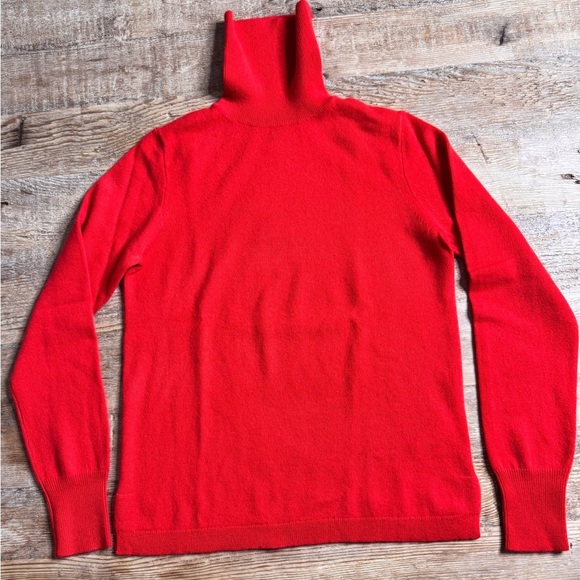 J.Crew Red Cashmere Turtleneck Size Small - Picture 1 of 3